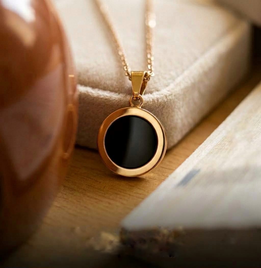 Noir Halo Necklace